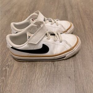 Nike Legacys 10c EUC